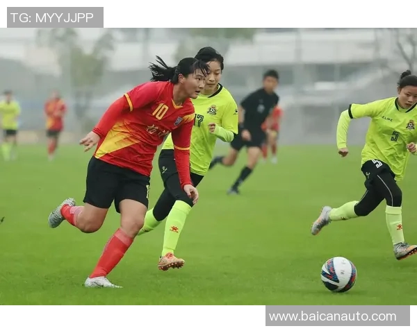 球迷现场激动万分亲眼见到偶像级足球巨星风采全场欢呼