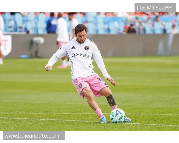 足球三号球衣背后的传奇球星及其精彩瞬间回顾 足球三号球衣背后的传奇球星及其精彩瞬间回顾