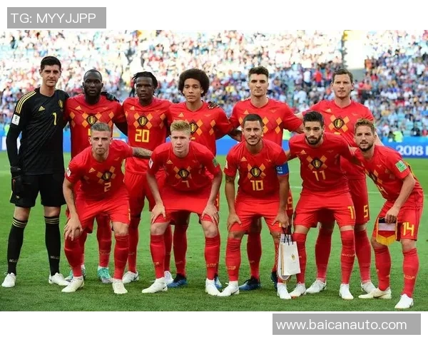 足球巨星灿烂笑容展现激情与魅力 足球场上最温暖的瞬间 足球巨星灿烂笑容展现激情与魅力 足球场上最温暖的瞬间